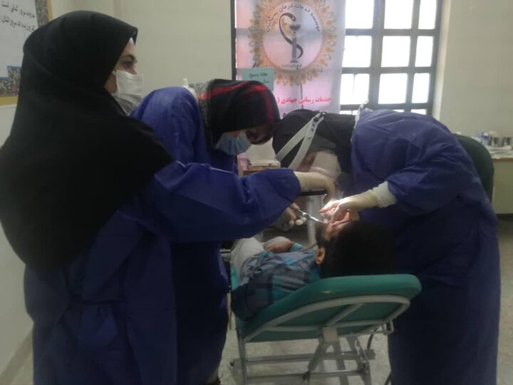 ارائه خدمات رایگان دندانپزشکی به همت گروه جهادی درمانگاه الزهراء کرج