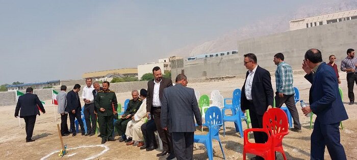 آئین کلنگ زنی دو مجتمع درمانگاهی در استان بوشهر