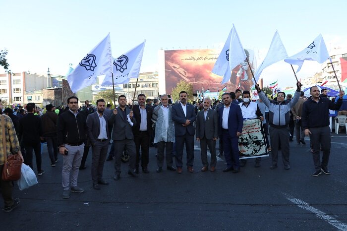 مدیرعامل محترم و کارکنان مؤسسه خدمات درمانی بسیجیان در کنار مردم تهران در حمایت از کودکان مظلوم غزه به خیابان آمدند