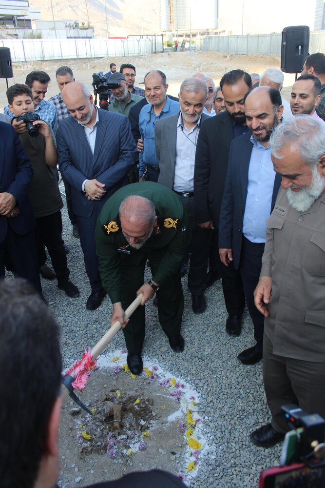 آیین کلنگ زنی مجتمع درمانی شهید سلیمانی